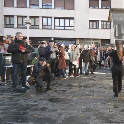 Txillardegi omendu dute Donostian, eta aitortza instituzionala eskatu dute harentzat