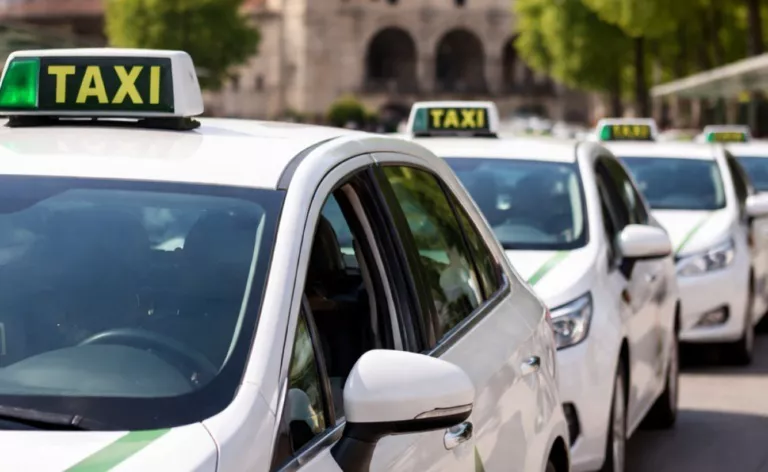 (Foto de ARCHIVO)

Taxis en Vitoria-Gasteiz



REMITIDA / HANDOUT por AYTO. VITORIA-GASTEIZ

Fotografía remitida a medios de comunicación exclusivamente para ilustrar la noticia a la que hace referencia la imagen, y citando la procedencia de la imagen en la firma

10/6/2026