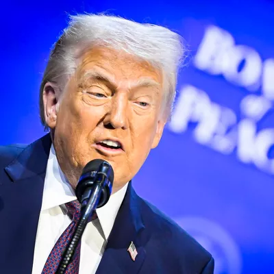 DAVOS (Switzerland), 22/01/2026.- US President Donald Trump speaks at the 'Board of Peace' meeting during the 56th annual meeting of the World Economic Forum (WEF), in Davos, Switzerland, 22 January 2026. The 2026 summit, running from 19 to 23 January and held under the theme 'A Spirit of Dialogue,' brings together global political leaders, corporate executives, and scientists to address international challenges. (Suiza) EFE/EPA/GIAN EHRENZELLER
