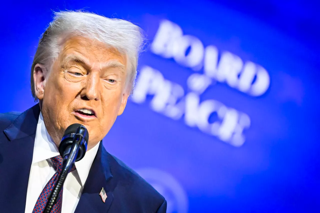 DAVOS (Switzerland), 22/01/2026.- US President Donald Trump speaks at the 'Board of Peace' meeting during the 56th annual meeting of the World Economic Forum (WEF), in Davos, Switzerland, 22 January 2026. The 2026 summit, running from 19 to 23 January and held under the theme 'A Spirit of Dialogue,' brings together global political leaders, corporate executives, and scientists to address international challenges. (Suiza) EFE/EPA/GIAN EHRENZELLER
