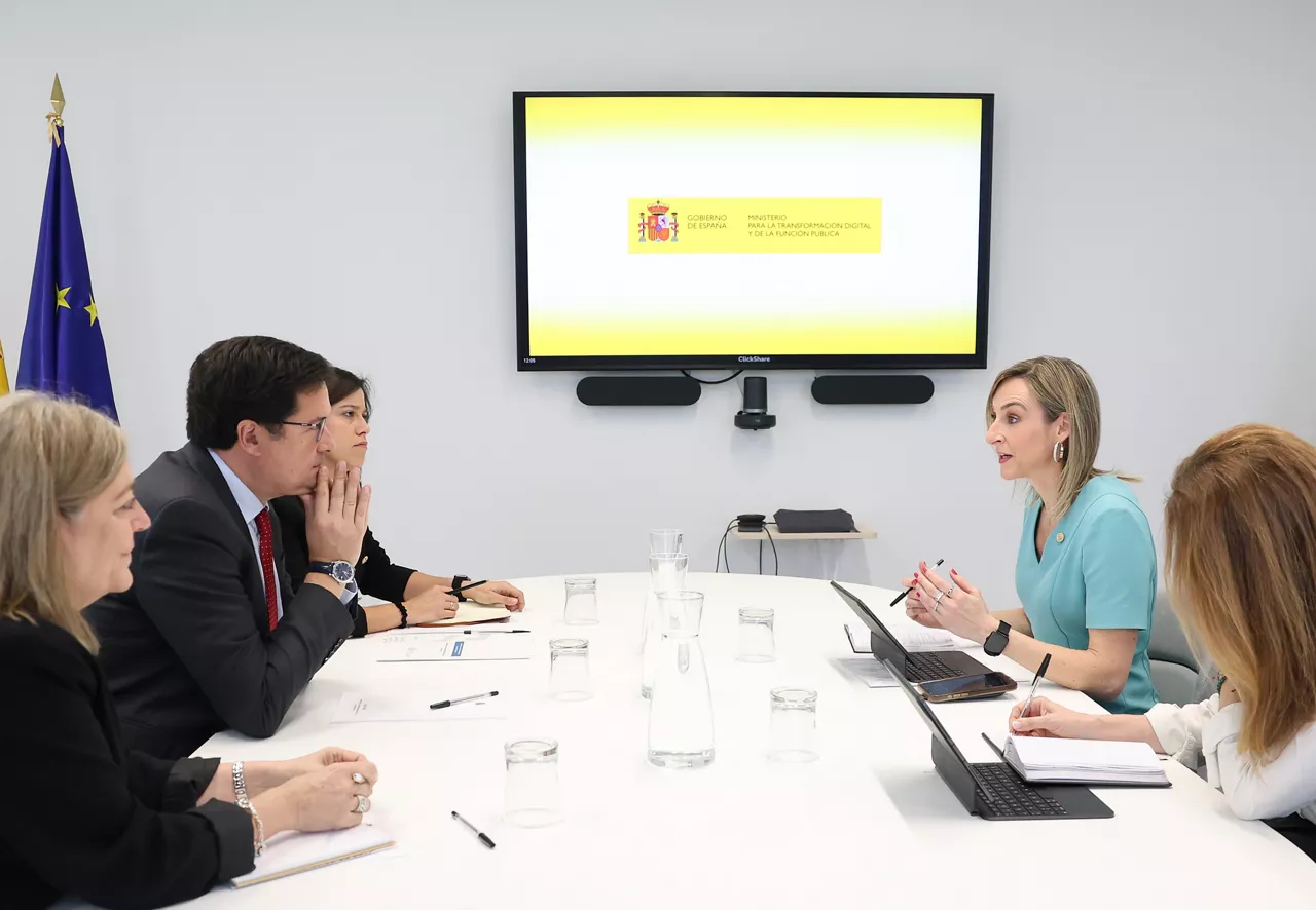Reunión en Madrid entre la consejera Maria Ubarretxena y el ministro para la Transformación Digital y de la Función Pública, Óscar López. Foto: Irekia