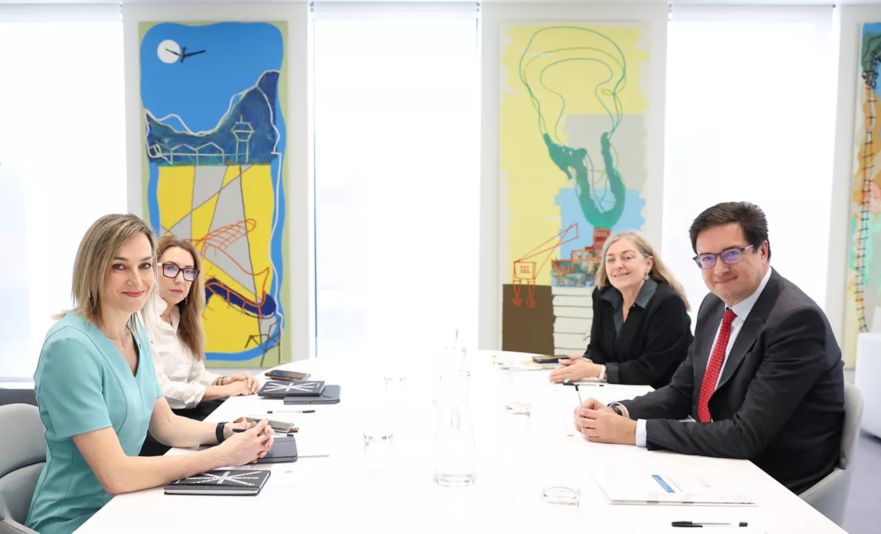Reunión en Madrid entre la consejera Maria Ubarretxena y el ministro para la Transformación Digital y de la Función Pública, Óscar López. Foto: Irekia