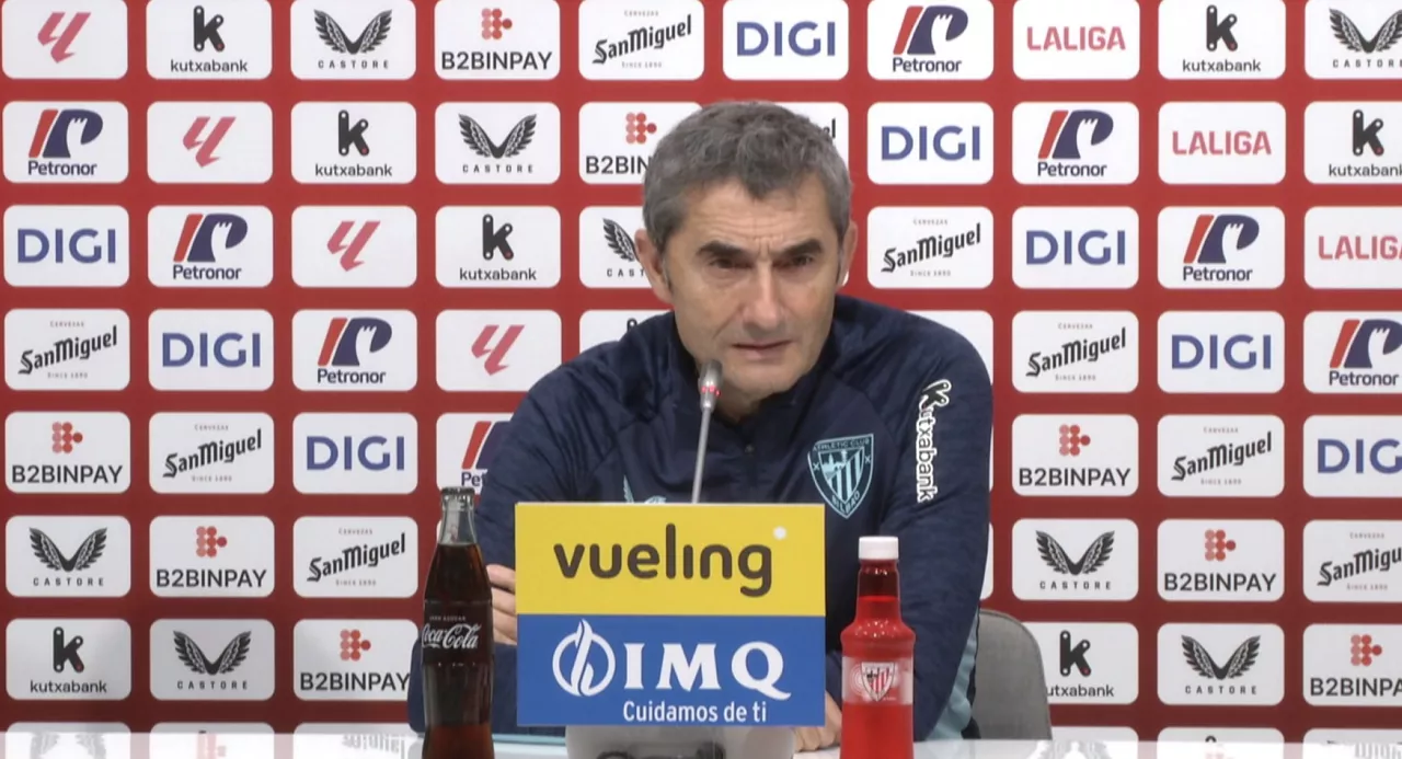 Ernesto Valverde Athleticeko entrenatzailea, prentsaurrekoan. 