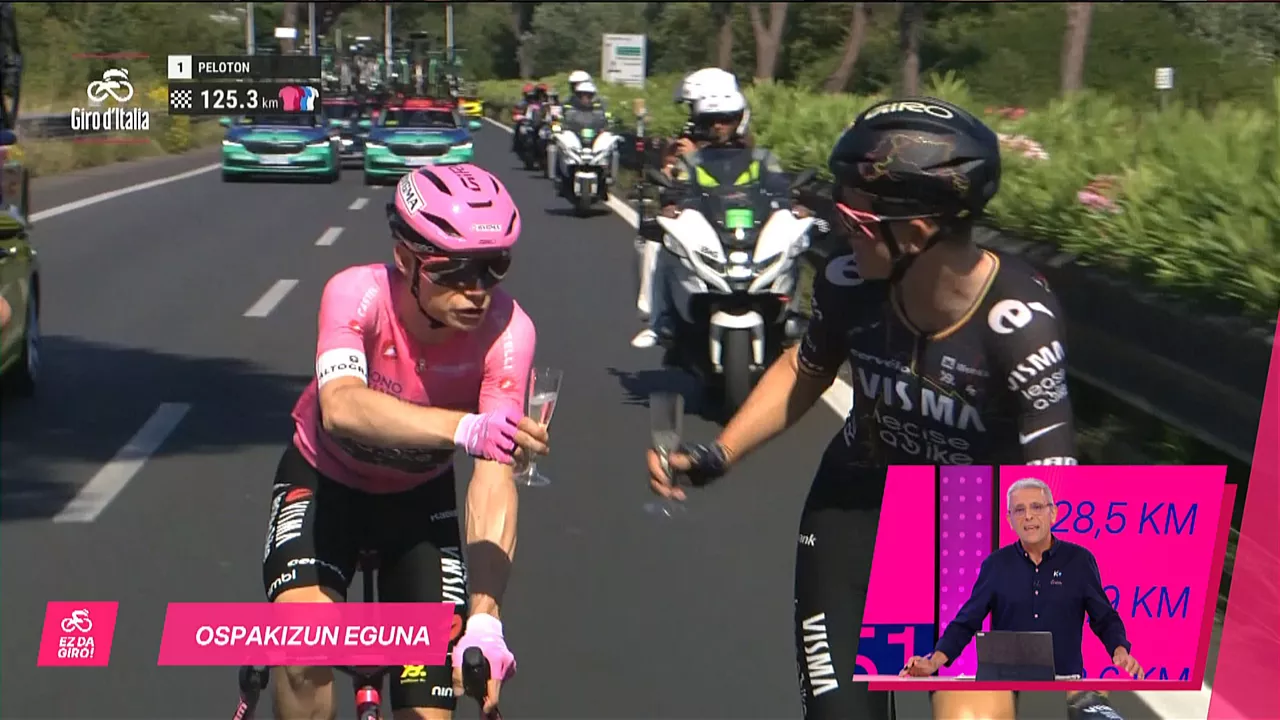VISMA BEBIENDO CHAMPÁN
