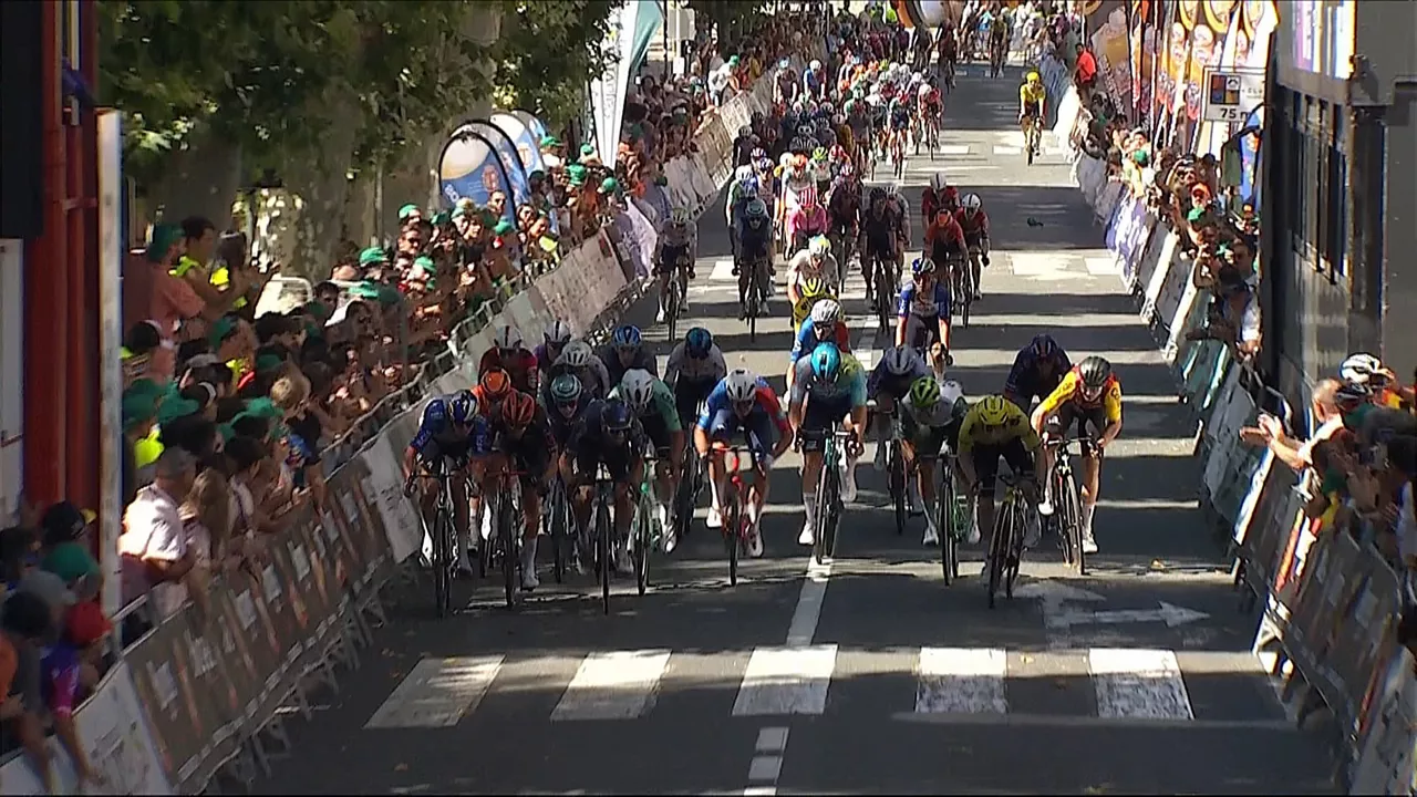 Esprint final de la 4ª etapa de la Vuelta a Burgos