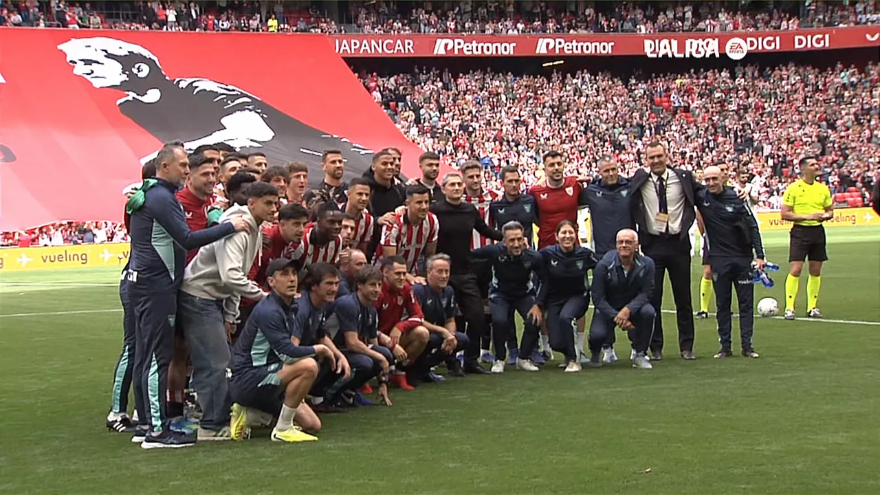 Ernesto Valverderi omenaldia San Mamesen. Athletic-Valentzia partidaren atarikoa.