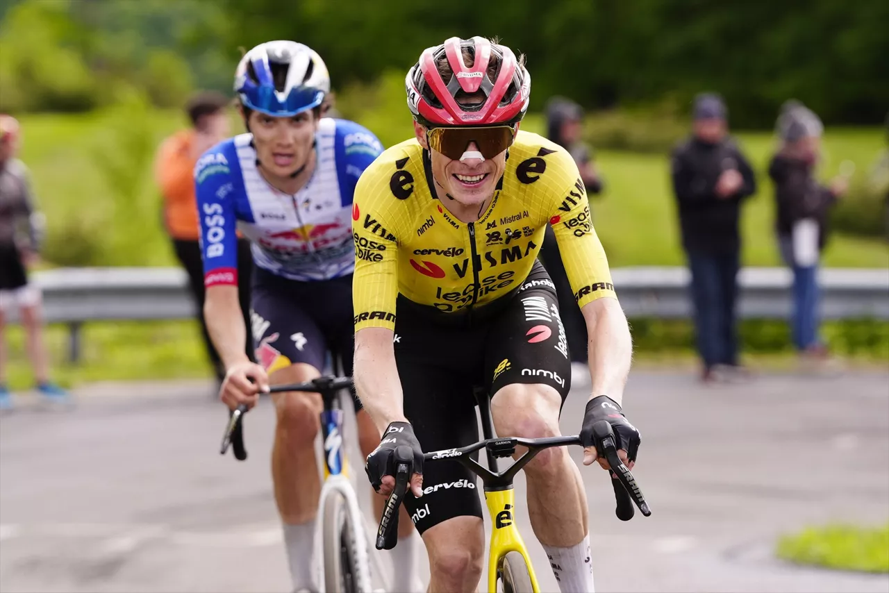 14 May 2026, Italy, Formia: Danish cyclist Jonas Vingegaard Hansen of Team Visma rides during Stage 7 of the Giro d'Italia 2026 cycling race from Formia to Blockhaus. Photo: Fabio Ferrari/LaPresse via ZUMA Press/dpa



Fabio Ferrari/LaPresse via ZUMA / DPA

14/5/2026 ONLY FOR USE IN SPAIN