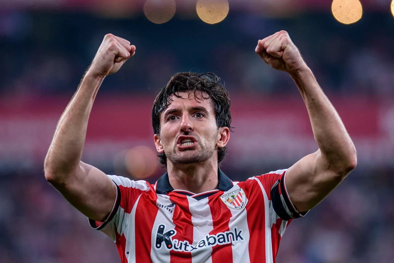 BILBAO, 22/03/2026.-El defensa del Athletic Club de Bilbao Dani Vivian (c) celebra su gol contra el Betis, durante el partido de la jornada 29 de LaLiga entrel el Athletic Club y el Real Betis, este domingo en el estadio de San Mamés en Bilbao.-EFE/ Javier Zorrilla
