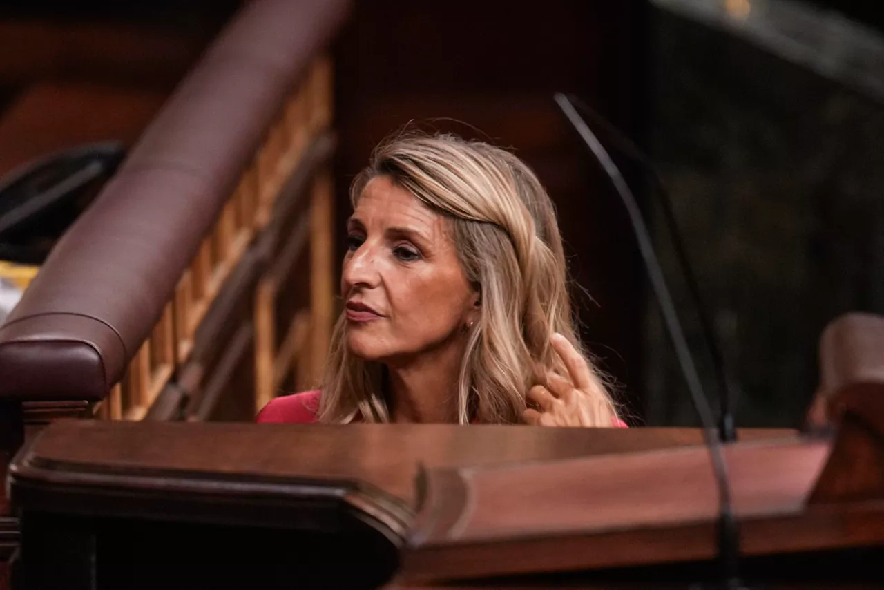 MADRID, 09/09/2025.- La vicepresidenta segunda y ministra de Trabajo y Economía Social, Yolanda Díaz, este martes durante el Pleno del Congreso de los Diputados en Madrid. EFE/ Borja Sánchez-Trillo
