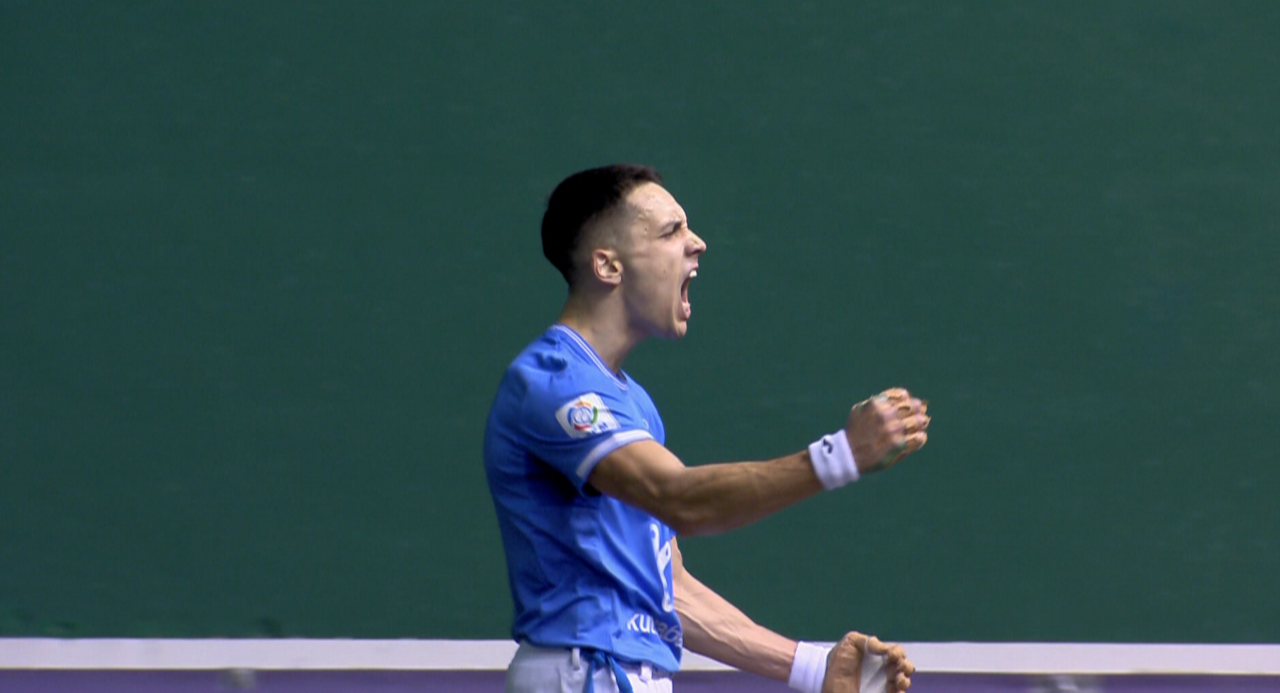 Javier Zabala pilotaria.