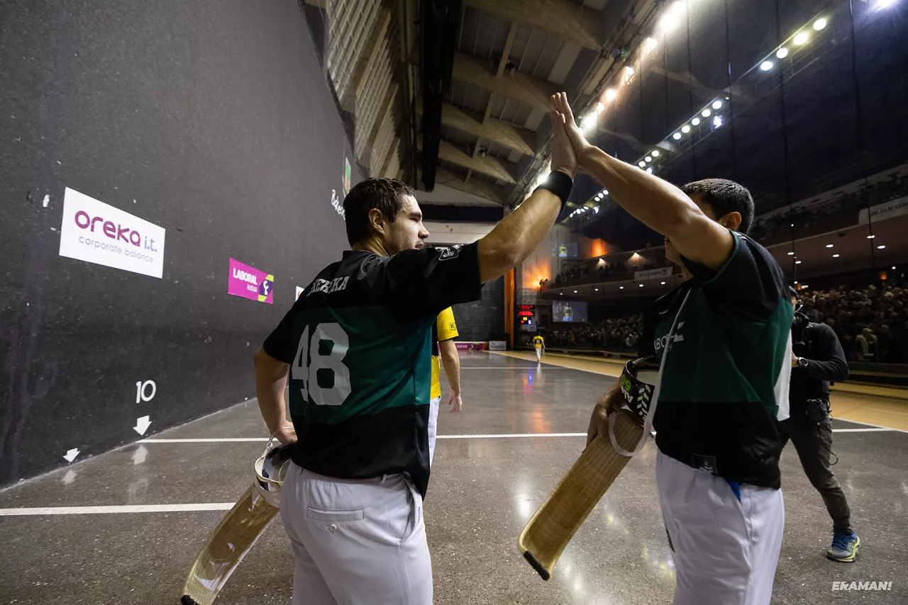 Alex Goitia y Unai Lekerika celebran su victoria. Foto: Eraman