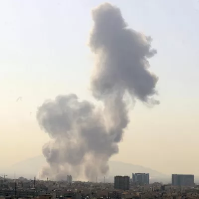 TEHRAN (Iran (Islamic Republic Of)), 28/02/2026.- ​Smoke rises in central Tehran after Israel attack, 28 February 2026. Israel launched an attack on Iran on 28 February 2026, described as a "preemptive strike" by Israeli Defence Minister Israel Katz. (Teherán) EFE/EPA/ABEDIN TAHERKENAREH
