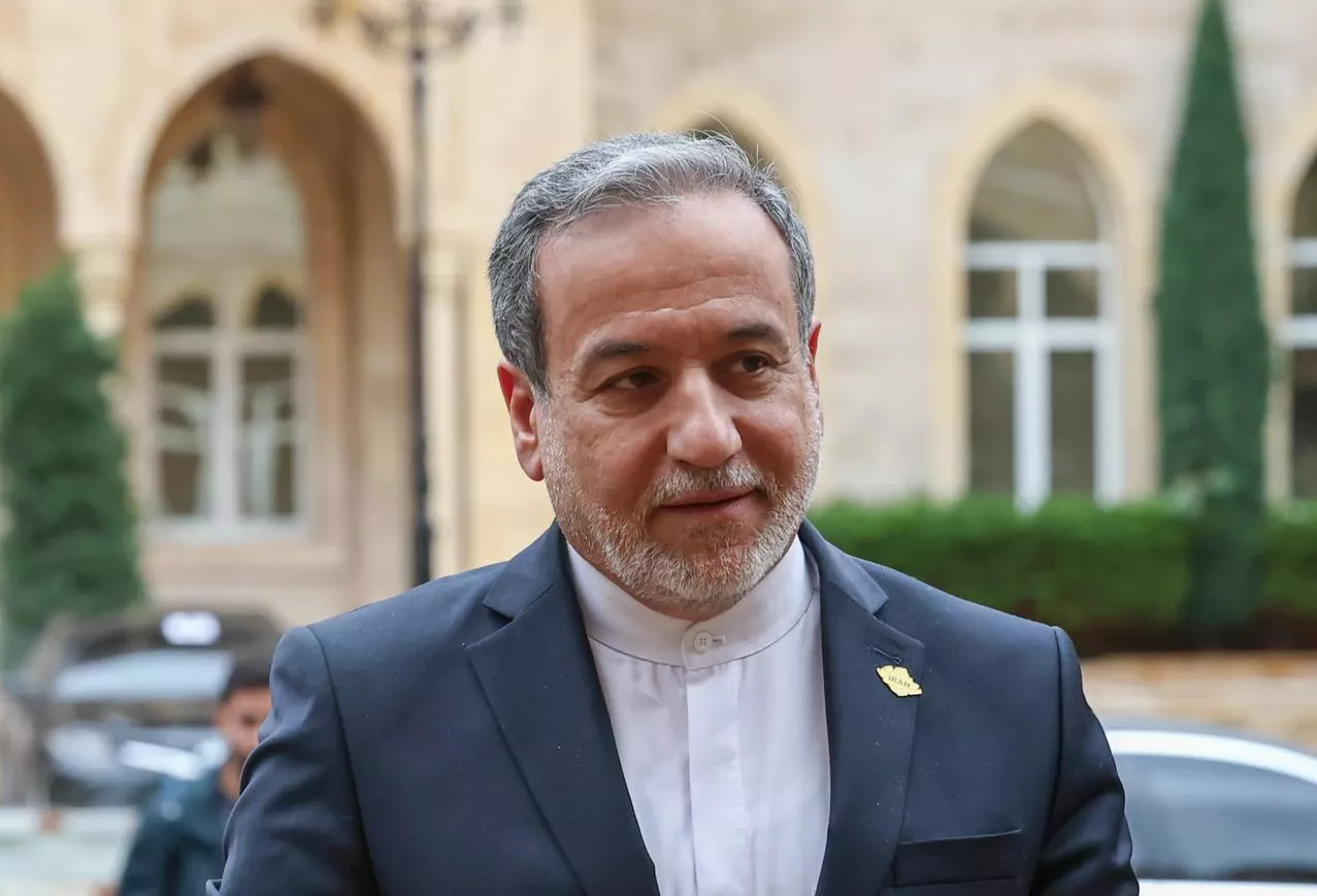 BEIRUT (Lebanon), 09/01/2026.- Iranian Foreign Minister Abbas Araghchi arrives for a meeting with Lebanese Prime Minister Nawaf Salam (not pictured) at the Government Palace in Beirut, Lebanon, 09 January 2026. The Iranian foreign minister is on an official visit to Beirut to hold talks with top Lebanese officials. (Líbano) EFE/EPA/WAEL HAMZEH
