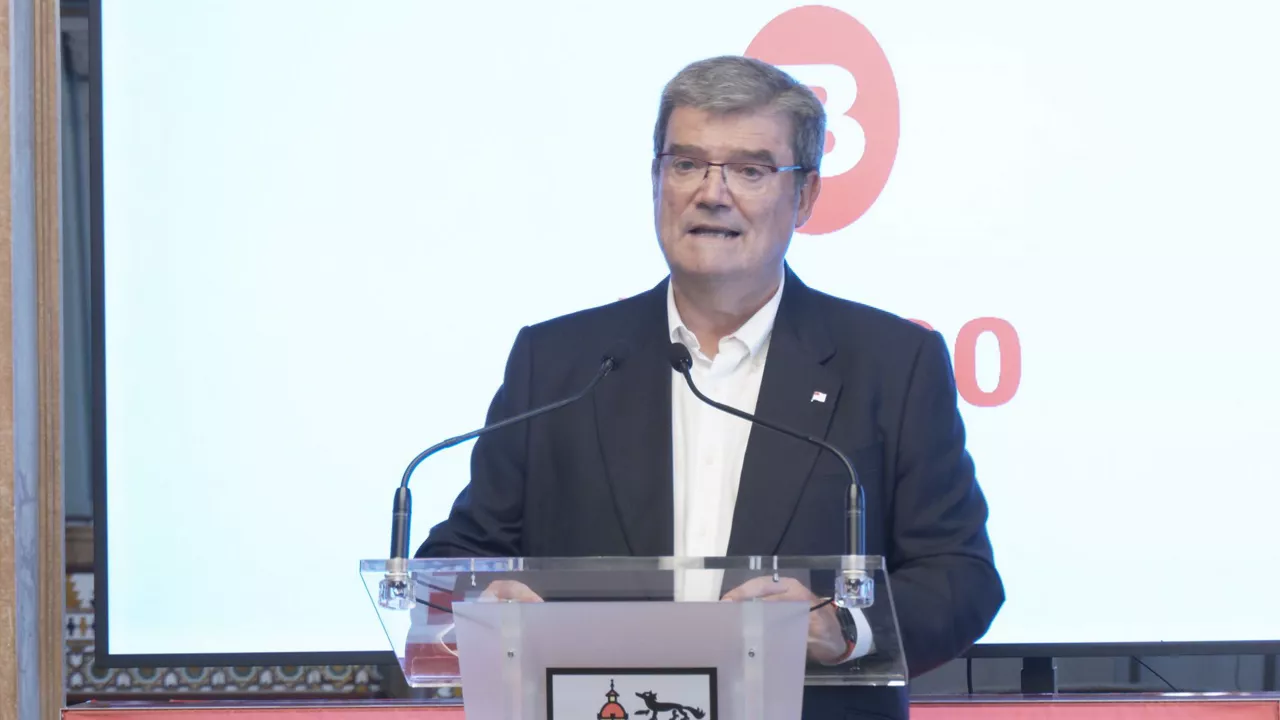 "Ayer tuvimos la oportunidad de dar la imagen de un Bilbo solidario, humano y pacifista", ha lamentado el alcalde de Bilbao, y ha criticado que se haya "usado la violencia poniendo en peligro la integridad de los ciclistas". "No, no y no", ha enfatizado. 
