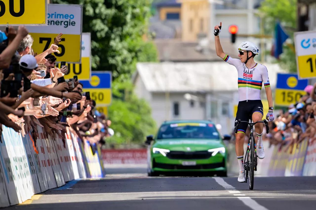 Sondrio (Italy), 17/06/2026.- The winner of the stage Tadej Pogacar from Slovenia of UAE Team Emirates-XRG celebrates after crossing the finish line during the first stage of the 89th Tour de Suisse UCI World Tour cycling race, a 144 km race with start and finish in Sondrio, Italy, 17 June 2026. (Ciclismo, Italia, Eslovenia) EFE/EPA/GIAN EHRENZELLER
