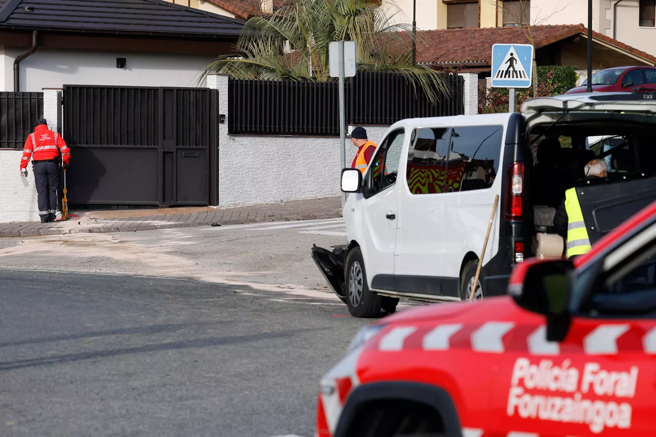 Ocho personas trasladadas tras el choque de una furgoneta contra una casa en Berriosuso