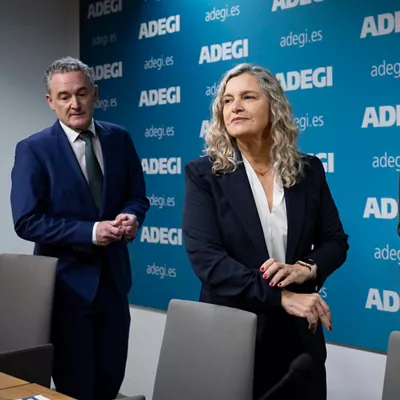 José Miguel Ayerza, Isabel Busto y Patxi Sasigain de Adegi