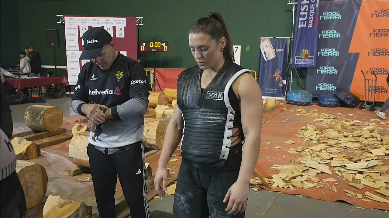 Ainitze Zumeta harri-jasotzailea izan da nagusi Asteasun jokatutako Kirol Herria lehiaren banakako finalean.