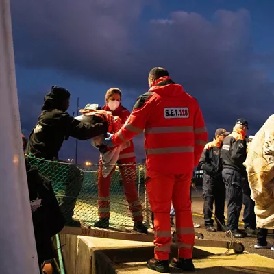 aita mari migratzaileak porturatzen brindisi italia