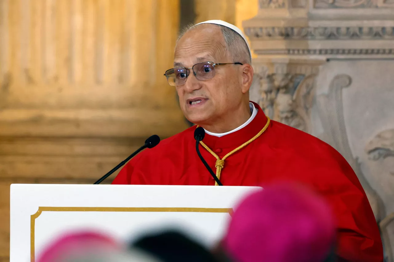 FOTODELDIA MADRID, 06/06/2026.- El papa León XIV pronuncia un discurso en el Salón de las Columnas durante el acto de bienvenida oficial al Sumo Pontífice que tiene lugar este sábado en el Palacio Real. EFE/J.J. Guillén POOL
