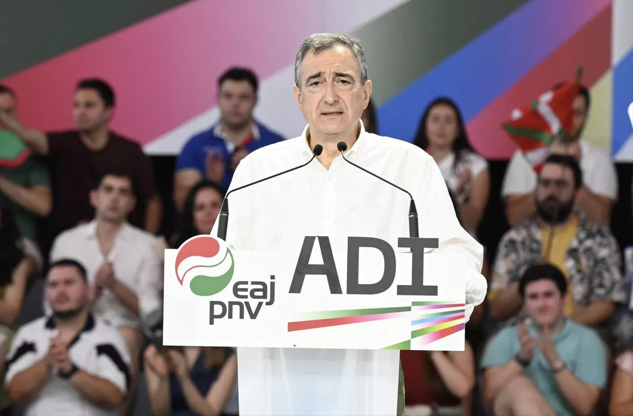 El presidente del EBB, Aitor Esteban, durante el acto político ADI 26/27, a 24 de mayo de 2026, en Durango, Vizcaya, País Vasco (España). El PNV celebra este domingo en Landako Gunea de Durango el acto ADI 26/27, concebido como el pistoletazo de salida para las elecciones municipales y forales de mayo de 2027. Bajo el lema ‘Aurrera Diharduen Indarra’, el Euzkadi Buru Batzar busca movilizar a sus bases ante la inminencia de las citas electorales.



David de Haro / Europa Press

24/5/2026