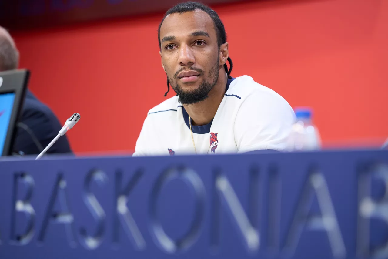 GRAFCAV8029. VITORIA (ESPAÑA), 03/09/2026.- El jugador de baloncesto canadiense con pasaporte jamaicano, Anthony Randolph (A. J.) Lawson, ha fichado por el Baskonia para reforzar el equipo en su juego exterior. EFE/Adrián Ruiz-Hierro
