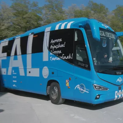 Gipuzkoako 70 bat alkate Sevillara joan dira, ordezkari gisa, partidua ikustera