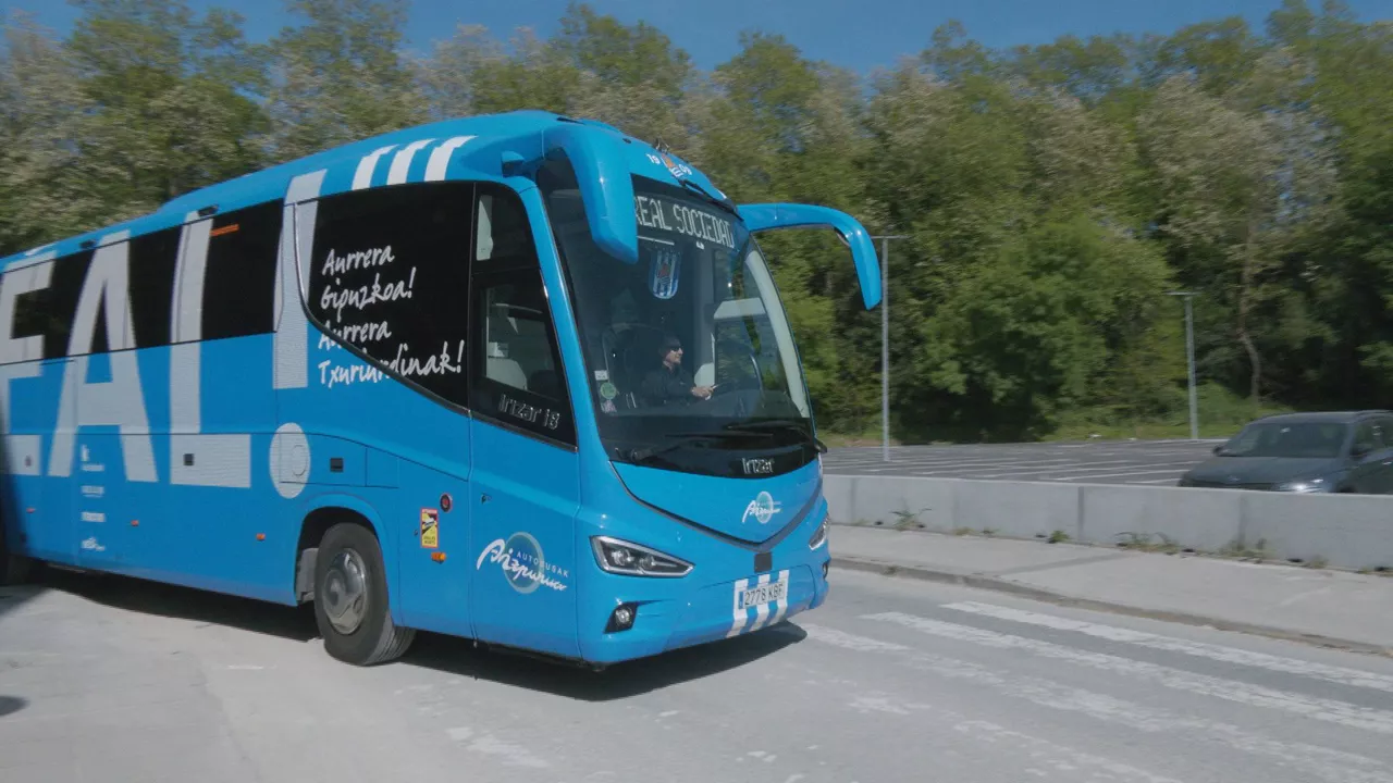 Gipuzkoako 70 bat alkate Sevillara joan dira, ordezkari gisa, partidua ikustera