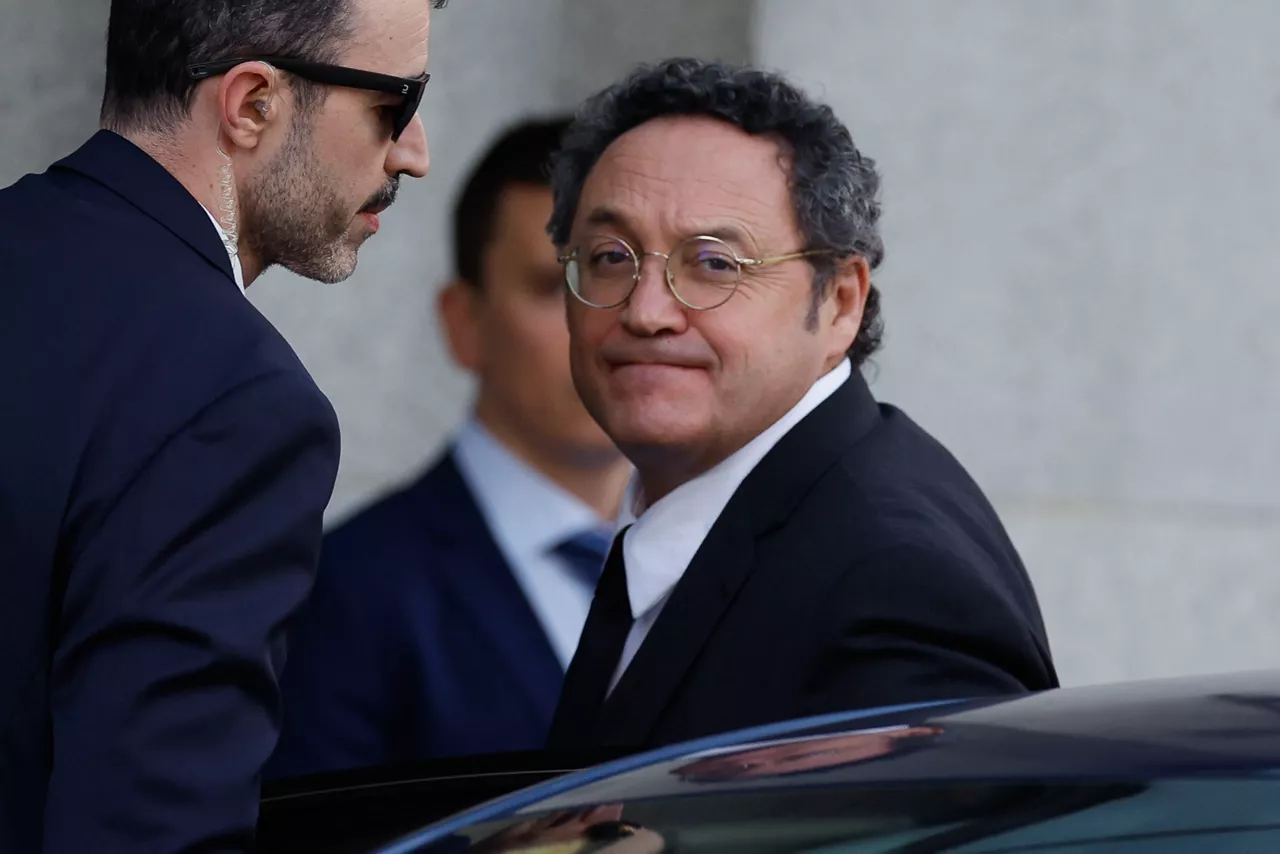 MADRID, 12/11/2025.- El fiscal general del Estado, Álvaro García Ortiz, llega al Tribunal Supremo (TS), que celebra la quinta jornada del juicio que se sigue contra él. García Ortiz declara en el TS acusado de haber filtrado un correo electrónico en el que el abogado de Alberto González Amador, novio de Isabel Díaz Ayuso, reconocía dos delitos fiscales de su cliente. EFE/ Javier Lizón
