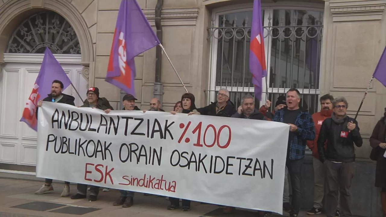 Anbulantzien protesta Legebiltzarrean