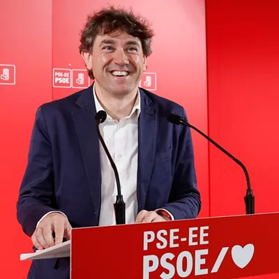 BILBAO, 21/04/2026.- El secretario general del PSE-EE, Eneko Andueza, ha comparecido este martes en Bilbao para informar sobre la reunión de la Comisión Ejecutiva del partido. EFE/ Miguel Toña
