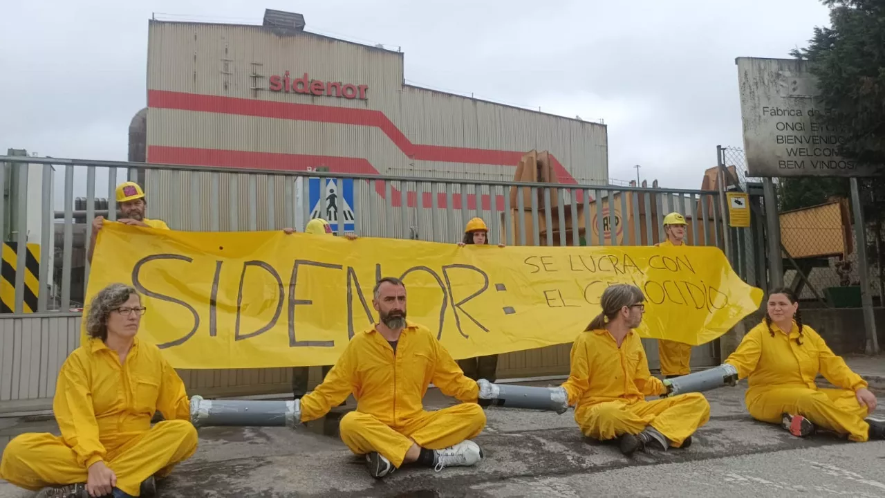 Protesta de Alternativa Antimilitarista Movimiento de Objeción de Conciencia en la sede de Sidenor en Basauri (Bizkaia)



EUROPA PRESS

30/5/2026