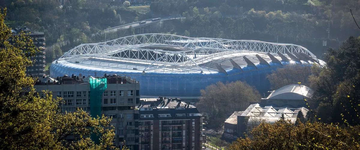 SAN SEBASTIÁN, 20/03/2026.- Vista del estadio de Anoeta en San Sebastián este viernes, en el que una delegación de la FIFA ha visitado las instalaciones del estadio como candidato a sede para el Mundial 2030. EFE/Javier Etxezarreta
