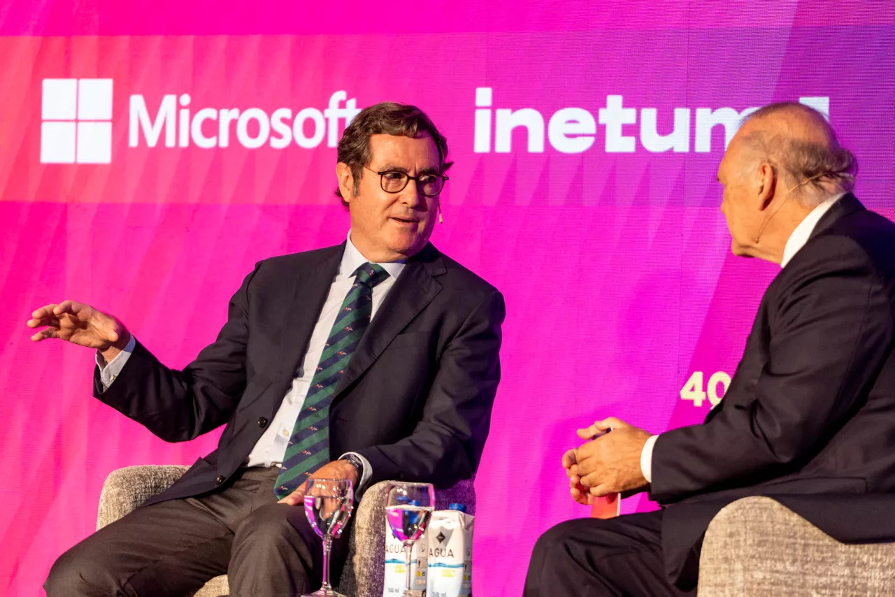 SANTANDER, 31/08/2026.- El presidente de CEOE, Antonio Garamendi, durante su intervención en el 40 Encuentro de la Economía Digital y de las Telecomunicaciones, organizado por la patronal tecnológica Ametic, en el que durante tres días se dan cita representantes de administraciones públicas, de empresas y expertos del sector tecnológico. EFE/ Román G. Aguilera
