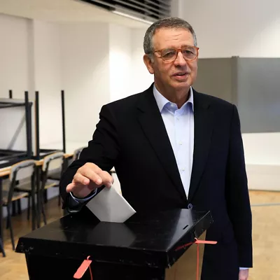CALDAS DA RAINHA (Portugal), 08/02/2026.- Presidential candidate Antonio Jose Seguro votes in the second round of the Portuguese presidential elections, in Caldas da Rainha, Portugal, 08 February 2026. More than 11 million voters are called upon to choose the new President of the Republic, in an election that pits António Jose Seguro against Andre Ventura, the two candidates who received the most votes on 18 January. (Elecciones) EFE/EPA/JOSE COELHO
