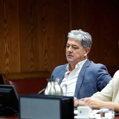 MADRID, 22/07/2025.- El empresario vasco Antxon Alonso, dueño de la empresa Servinabar, vinculada a los presuntos amaños de contratos públicos del caso Koldo, este martes en el Senado, quince días después de que declarara en el Tribunal Supremo, donde negó que Santos Cerdán fuera su socio. EFE/ Zipi Aragon
