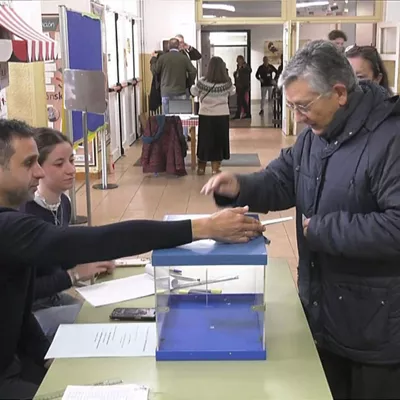 Abren los colegios electorales en Aragón