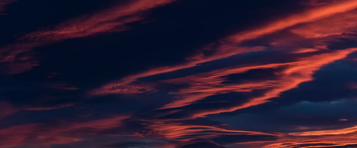 SAN SEBASTIÁN, 13/01/2026.- Vista del amanecer este martes en San Sebastián. Los cielos en el País Vasco se presentan hoy con intervalos nubosos, aunque la nubosidad aumentará por la tarde, cuando podrían registrarse precipitaciones débiles, las temperaturas no experimentarán cambios, y el viento soplará del sur, con rachas fuertes en la primera mitad del día.EFE/Javier Etxezarreta
