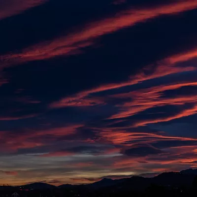 SAN SEBASTIÁN, 13/01/2026.- Vista del amanecer este martes en San Sebastián. Los cielos en el País Vasco se presentan hoy con intervalos nubosos, aunque la nubosidad aumentará por la tarde, cuando podrían registrarse precipitaciones débiles, las temperaturas no experimentarán cambios, y el viento soplará del sur, con rachas fuertes en la primera mitad del día.EFE/Javier Etxezarreta
