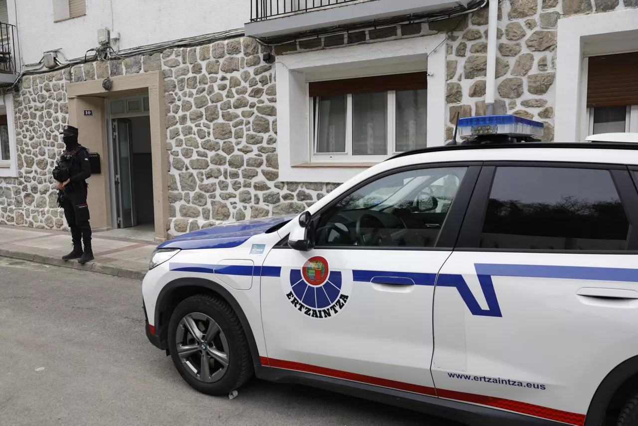 GRAFCAV377. ARRASATE (GIPUZKOA) (ESPAÑA), 27/02/2026.- Un hombre ha resultado herido por arma de fuego en la localidad guipuzcoana de Arrasate, un suceso que ha tenido lugar este viernes y que investiga la Ertzaintza para esclarecer lo ocurrido. EFE/Javier Etxezarreta.
