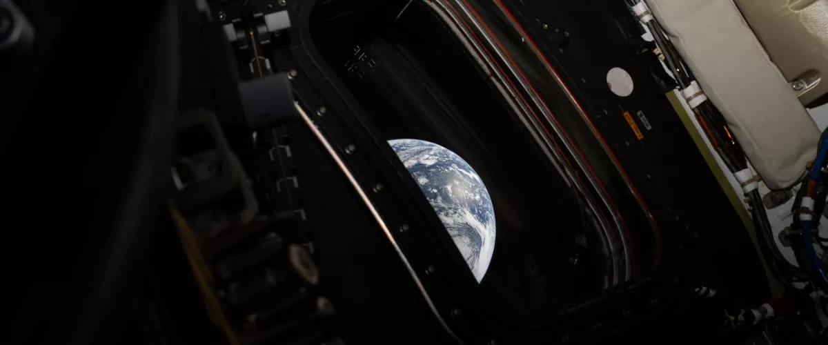 Los Ángeles (EE.UU.), 3 abr (EFE).- Foto de la Tierra tomada desde la nave Orión de la misión Artemis II. La histórica misión Artemis II, que busca el primer regreso del ser humano a la Luna en más de cincuenta años, se encuentra casi a la mitad de su camino al comenzar su tercer día de trayectoria y cuando la NASA no tuvo que realizar una maniobra de corrección ya que se mantiene en la ruta de vuelo correcta. EFE/ NASA - SOLO USO EDITORIAL/SOLO DISPONIBLE PARA ILUSTRAR LA NOTICIA QUE ACOMPAÑA (CRÉDITO OBLIGATORIO) -
