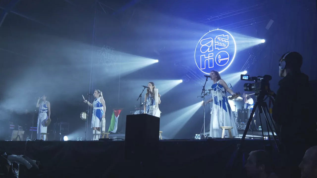 Miles de personas disfrutan del festival Aske en Atarrabia, para reivindicar "la libertad de este pueblo"