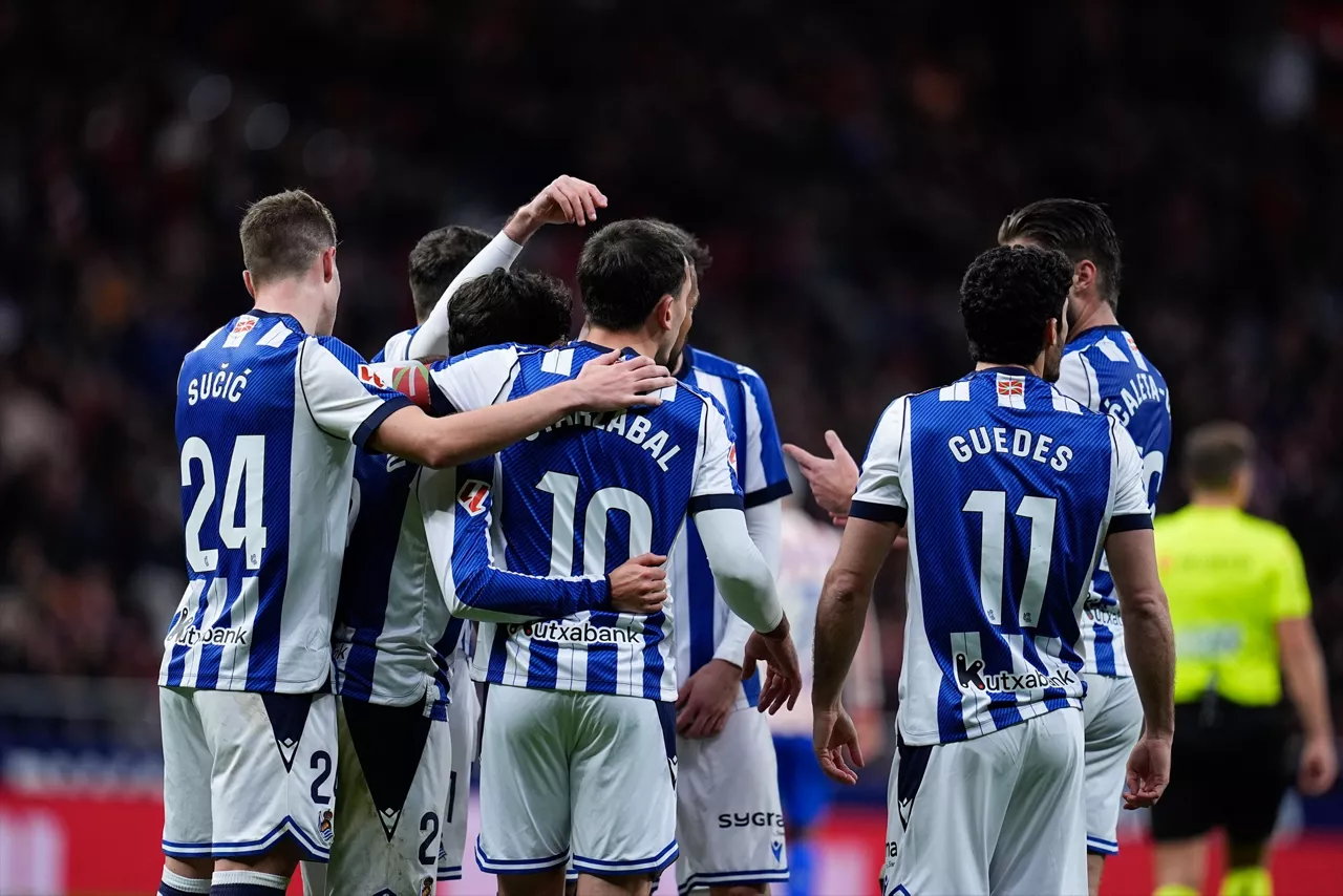 (Foto de ARCHIVO)

Mikel Oyarzabal of Real Sociedad celebrates a goal with teammates during the Spanish League, LaLiga EA Sports, football match played between Atletico de Madrid and Real Sociedad at Riyadh Air Metropolitano stadium on March 07, 2026, in Madrid, Spain.



Dennis Agyeman / AFP7 / Europa Press

07/3/2026 ONLY FOR USE IN SPAIN