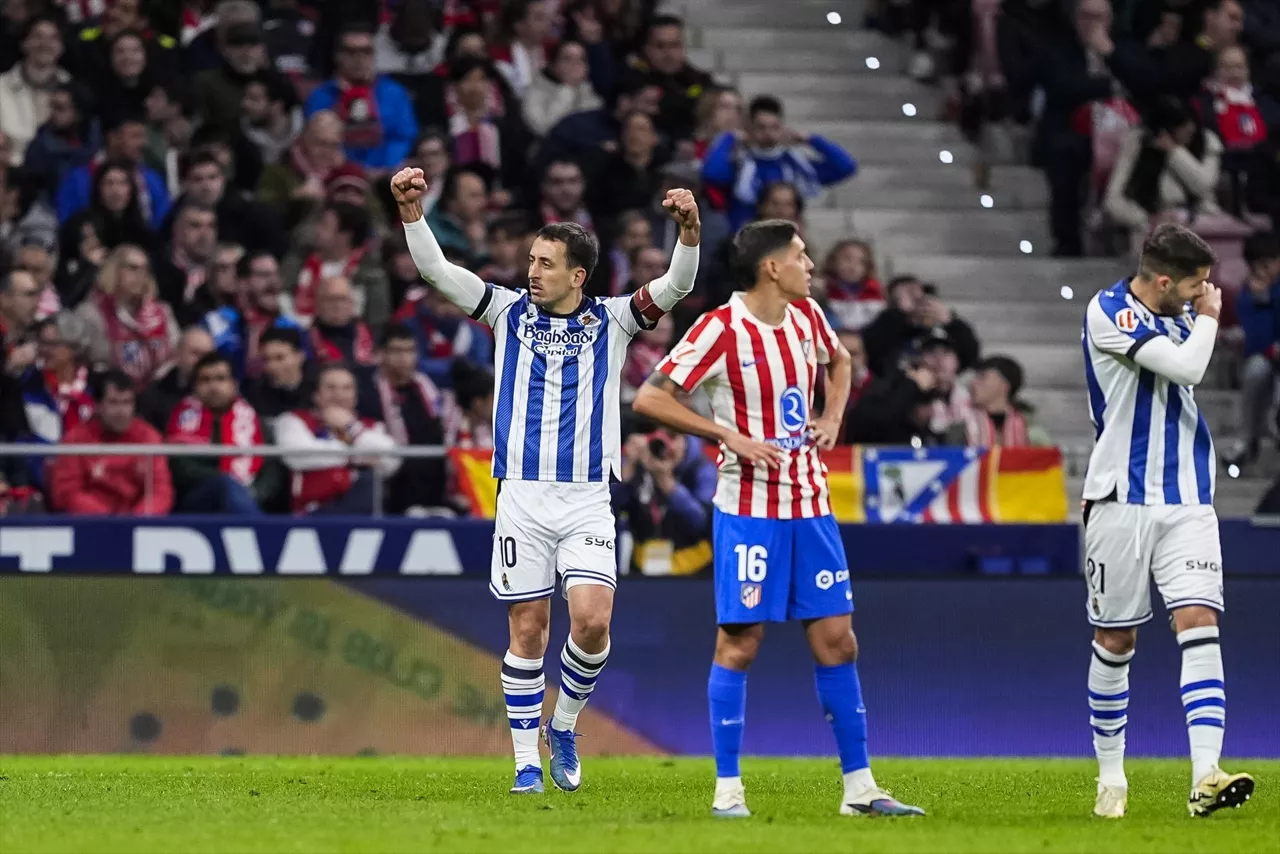 Mikel Oyarzabal Atleticoren aurka  Ligan sartutako gola ospatzen