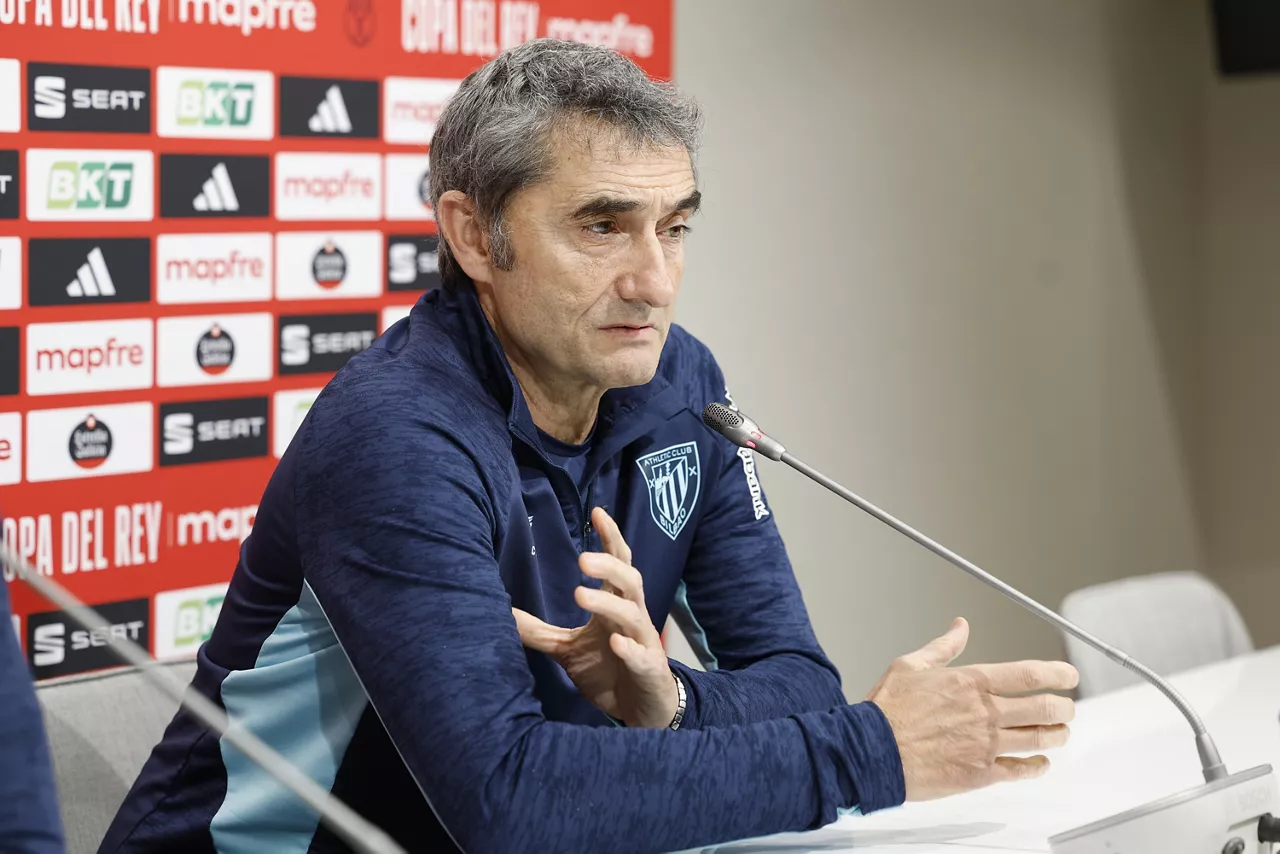 LEZAMA (BIZKAIA), 03/02/2026.- El entrenador del Athletic de Bilbao, Ernesto Valverde, ha ofrecido este martes una rueda de prensa previa al partido de Copa del Rey del miércoles ante el Valencia en Mestalla. EFE/ Miguel Toña

