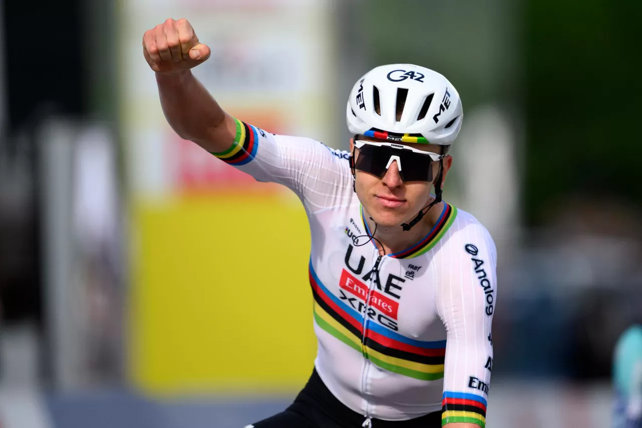 MARTIGNY (Switzerland), 29/04/2026.- Tadej Pogacar from Slovenia of UAE Team Emirates XRG celebrates winning the 1st stage of the Tour de Romandie over 171.2km from Martigny to Martigny, Switzerland, 29 April 2026. (Ciclismo, Eslovenia, Suiza) EFE/EPA/LAURENT GILLIERON
