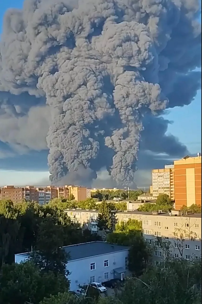 MOSCÚ (RUSIA), 18/07/2026.- Captura de vídeo compartida por el presidente de Ucrania, Volodímir Zelenski, en X que muestra los efectos del ataques con drones ucranianos a la compañía de comercio electrónico Wildberries. Al menos siete personas murieron durante la noche en los ataques con drones ucranianos contra almacenes de la compañía de comercio electrónico Wildberries en las regiones de Tambov y Moscú. Además, resultaron heridos más de medio centener de operarios de Wildberries, empresa conocida como el Amazon ruso, según informaron este sábado las autoridades locales en las redes sociales. EFE/ X De Volodímir Zelenski SOLO USO EDITORIAL SOLO DISPONIBLE PARA ILUSTRAR LA NOTICIA QUE ACOMPAÑA (CRÉDITO OBLIGATORIO)
