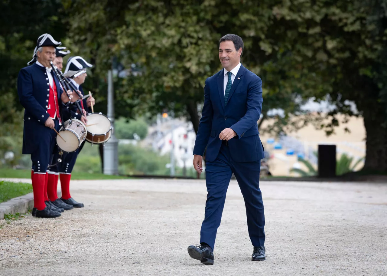 SAN SEBASTIÁN, 27/08/2026.- El lehendakari, Imanol Pradales, ha dado inicio este jueves al curso político vasco con su tradicional intervención tras presidir la primera reunión del Consejo de Gobierno del Ejecutivo autonómico vasco después de las vacaciones de verano que, como cada año, tiene lugar en San Sebastián. EFE/Javier Etxezarreta

