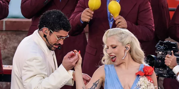 Bud Bunny eta Lady Gaga Super Bowlaren atsedenaldiko kontzertuan. Argazkia: EFE