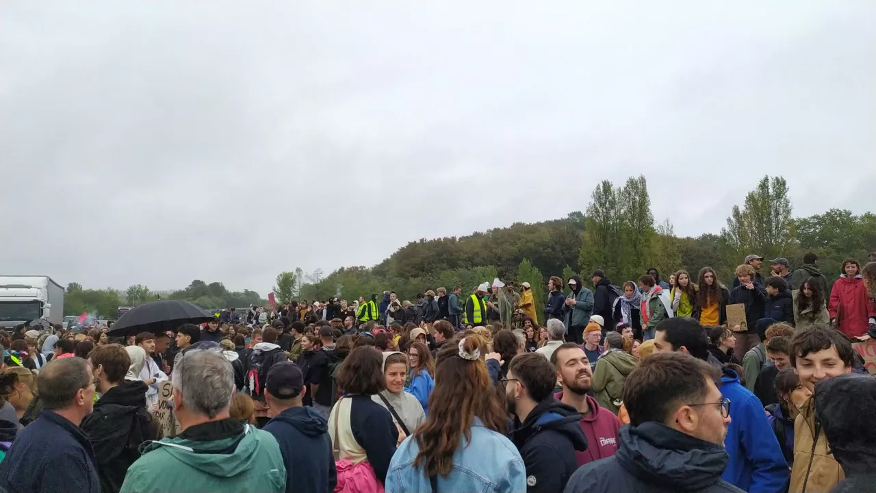 Baiona protestak. Autopista moztu dute